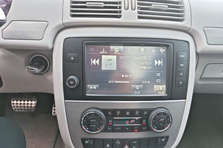 Used Mercedes-Benz R-Class 2014 R 320 4MATIC Business Model Audio And AC Panel