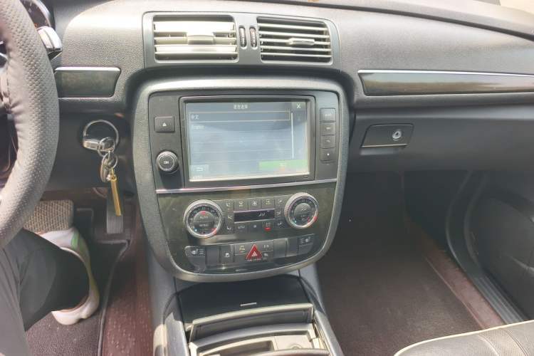 Used Mercedes-Benz R-Class 2014 R 320 4MATIC Luxury Model Audio And AC Panel