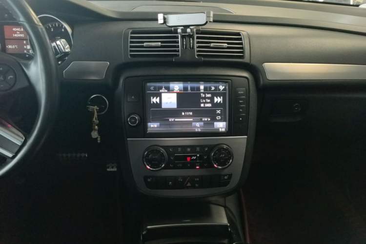 Used Mercedes-Benz R-Class 2014 R 320 4MATIC Business Model Audio And AC Panel