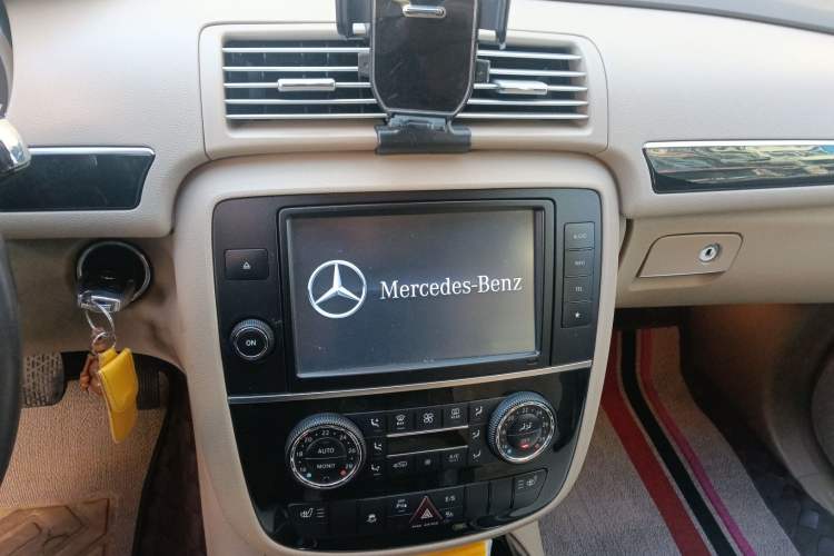 Used Mercedes-Benz R-Class 2014 R 320 4MATIC Luxury Model Audio And AC Panel