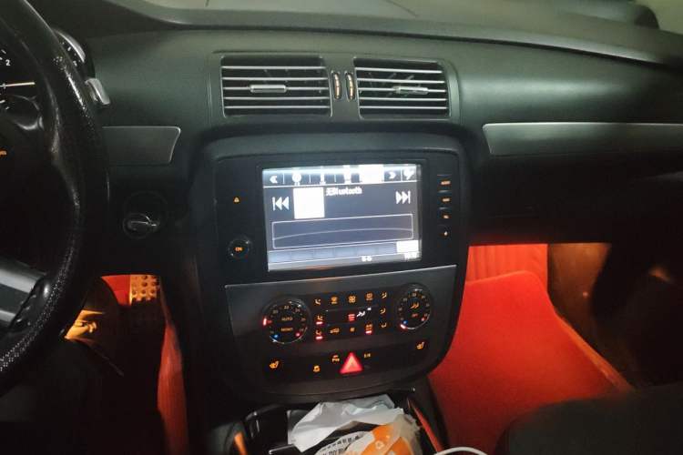 Used Mercedes-Benz R-Class 2014 R 320 4MATIC Luxury Model Audio And AC Panel