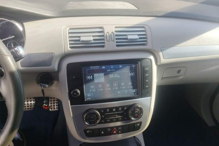 Used Mercedes-Benz R-Class 2014 R 320 4MATIC Business Model Audio And AC Panel