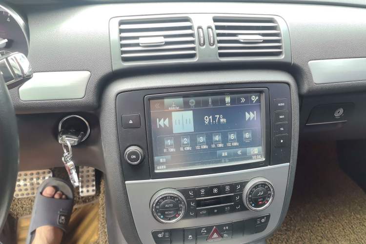 Used Mercedes-Benz R-Class 2014 R 320 4MATIC Business Model Audio And AC Panel