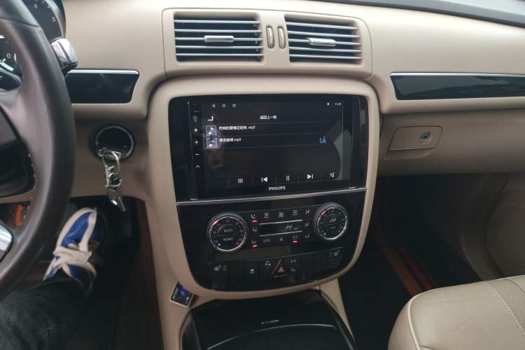 Used Mercedes-Benz R-Class 2014 R 320 4MATIC Luxury Model Audio And AC Panel