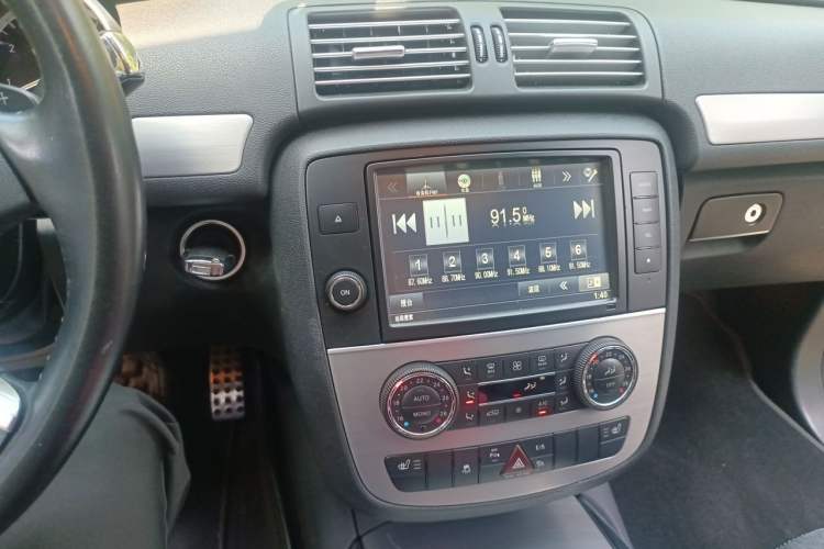 Used Mercedes-Benz R-Class 2014 R 320 4MATIC Business Model Audio And AC Panel