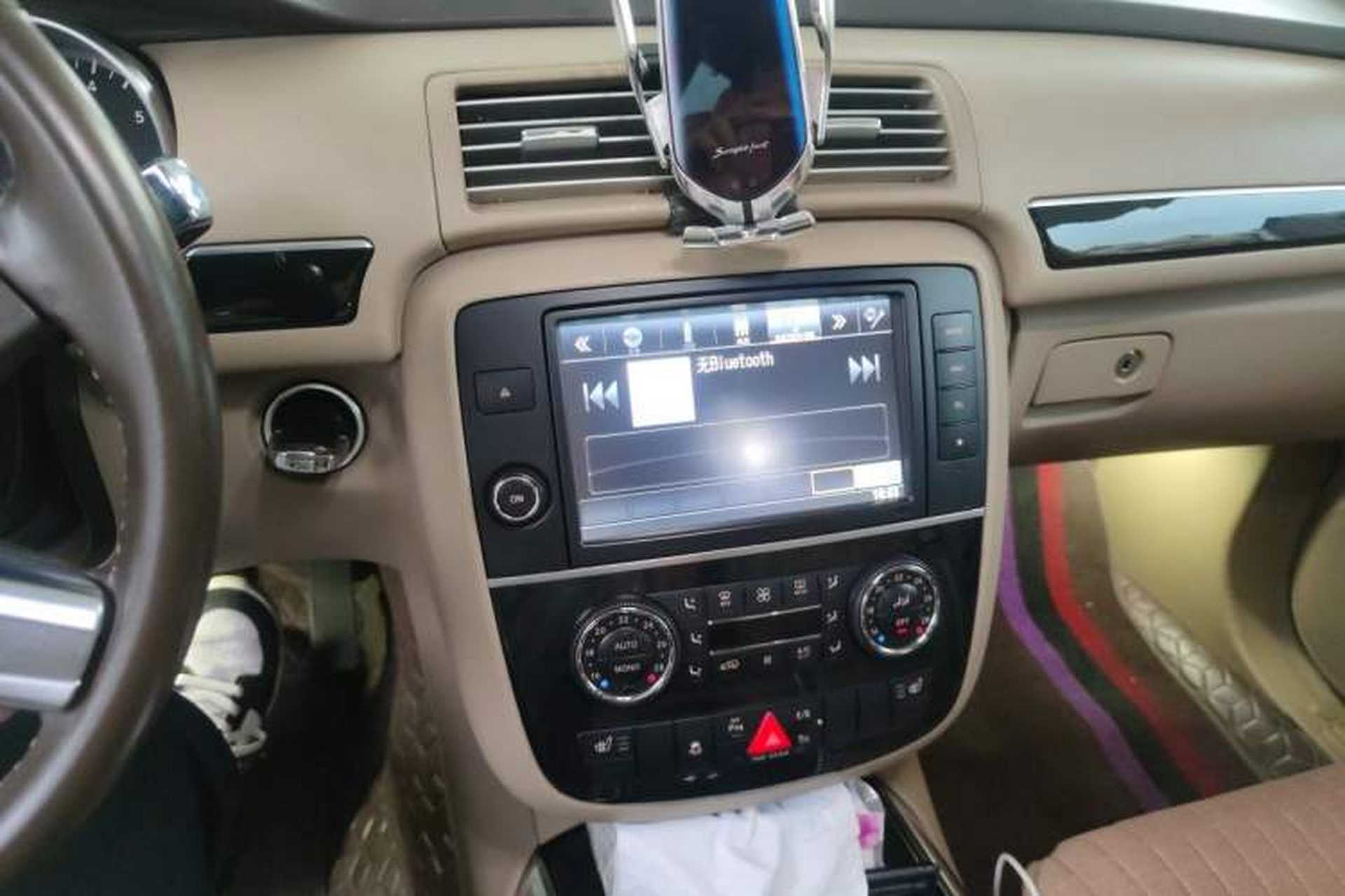 Used Mercedes-Benz R-Class 2014 R 400 4MATIC Business Model Audio And AC Panel