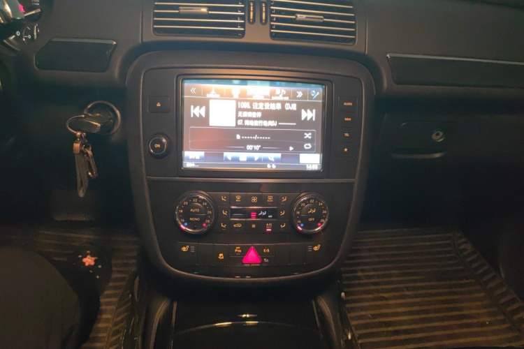 Used Mercedes-Benz R-Class 2014 R 400 4MATIC Business Model Audio And AC Panel