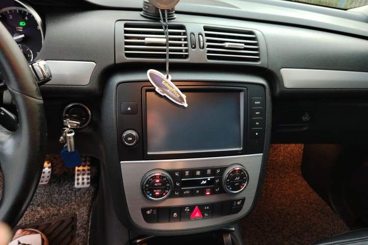 Used Mercedes-Benz R-Class 2014 R 320 4MATIC Business Model Audio And AC Panel