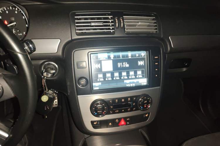 Used Mercedes-Benz R-Class 2014 R 320 4MATIC Business Model Audio And AC Panel