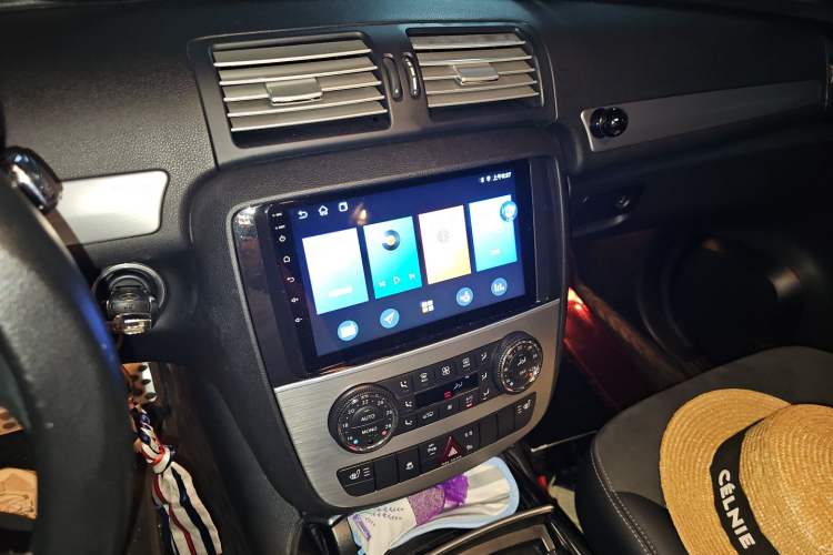 Used Mercedes-Benz R-Class 2014 R 320 4MATIC Business Model Audio And AC Panel