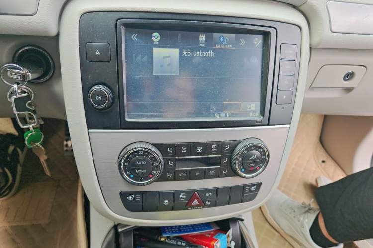 Used Mercedes-Benz R-Class 2014 R 320 4MATIC Business Model Audio And AC Panel