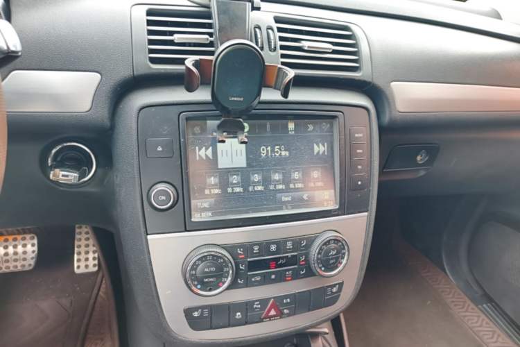 Used Mercedes-Benz R-Class 2014 R 320 4MATIC Business Model Audio And AC Panel