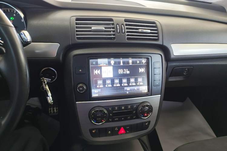 Used Mercedes-Benz R-Class 2014 R 320 4MATIC Business Model Audio And AC Panel