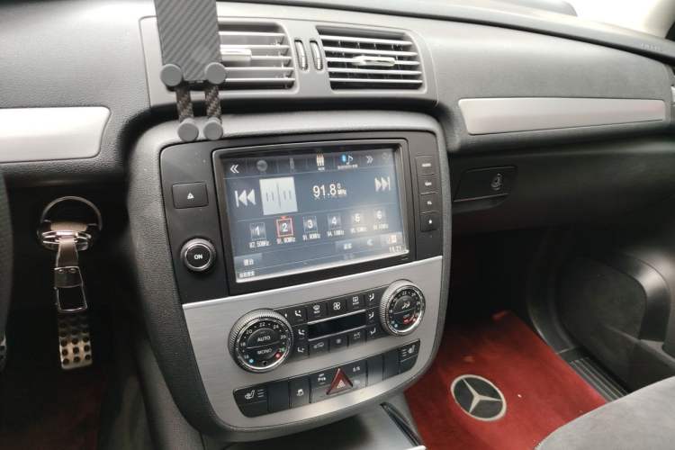 Used Mercedes-Benz R-Class 2014 R 320 4MATIC Business Model Audio And AC Panel