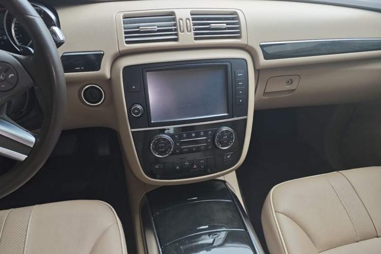 Used Mercedes-Benz R-Class 2014 R 400 4MATIC Business Model Audio And AC Panel