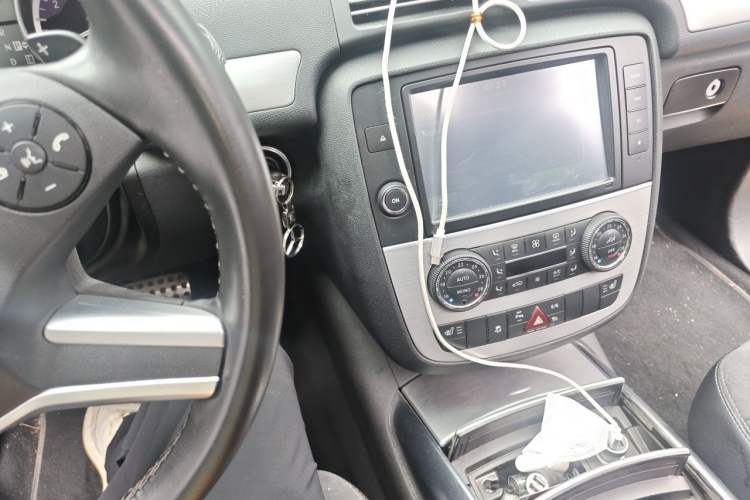 Used Mercedes-Benz R-Class 2014 R 320 4MATIC Business Model Audio And AC Panel