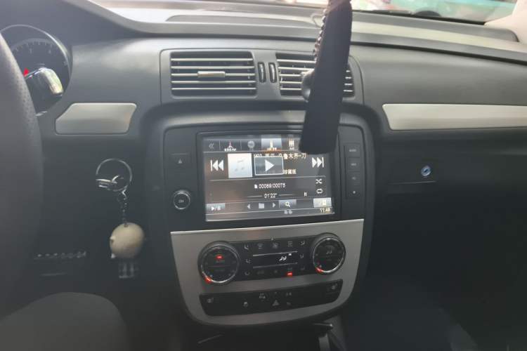 Used Mercedes-Benz R-Class 2014 R 320 4MATIC Business Model Audio And AC Panel