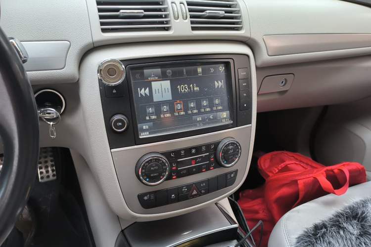 Used Mercedes-Benz R-Class 2014 R 320 4MATIC Business Model Audio And AC Panel