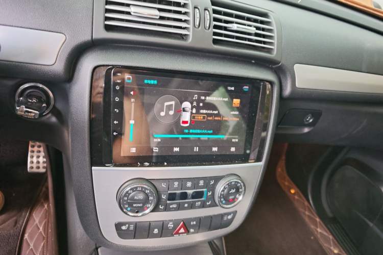 Used Mercedes-Benz R-Class 2014 R 320 4MATIC Business Model Audio And AC Panel