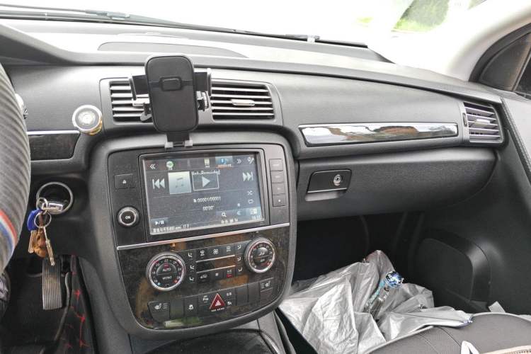 Used Mercedes-Benz R-Class 2014 R 320 4MATIC Luxury Model Audio And AC Panel