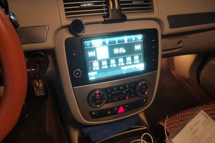 Used Mercedes-Benz R-Class 2014 R 320 4MATIC Business Model Audio And AC Panel