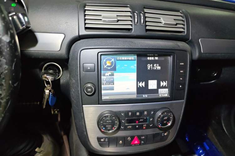 Used Mercedes-Benz R-Class 2014 R 320 4MATIC Business Model Audio And AC Panel