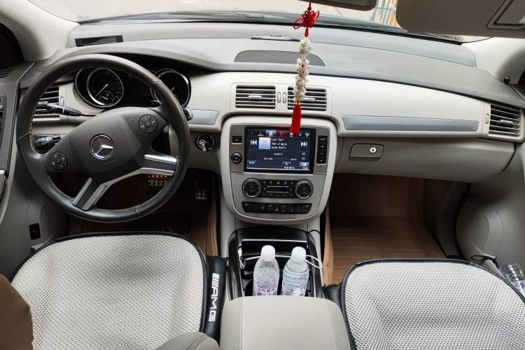 Used Mercedes-Benz R-Class 2014 R 320 4MATIC Business Model Center Console