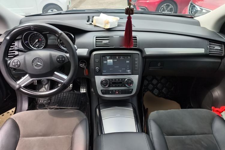 Used Mercedes-Benz R-Class 2014 R 320 4MATIC Business Model Center Console