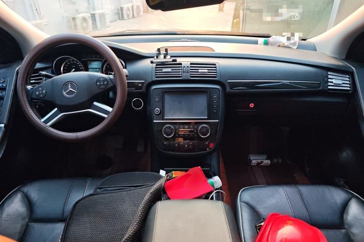 Used Mercedes-Benz R-Class 2014 R 320 4MATIC Luxury Model Center Console