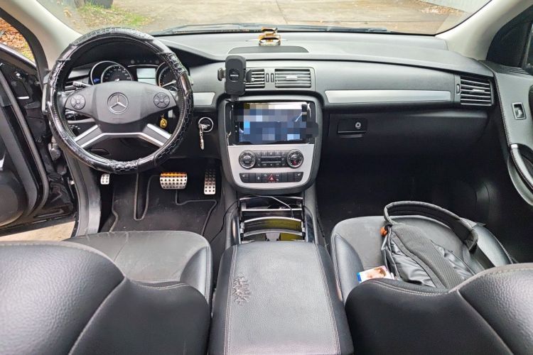 Used Mercedes-Benz R-Class 2014 R 320 4MATIC Luxury Model Center Console