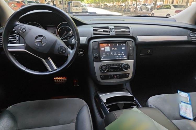 Used Mercedes-Benz R-Class 2014 R 320 4MATIC Business Model Center Console
