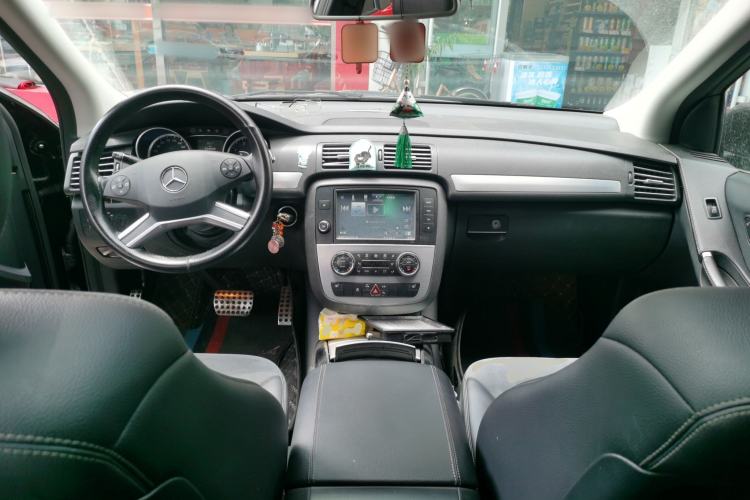 Used Mercedes-Benz R-Class 2014 R 320 4MATIC Business Model Center Console