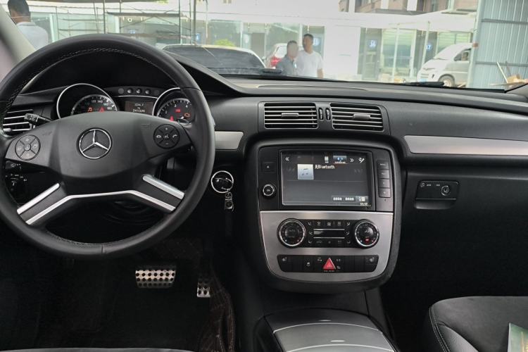 Used Mercedes-Benz R-Class 2014 R 320 4MATIC Business Model Center Console
