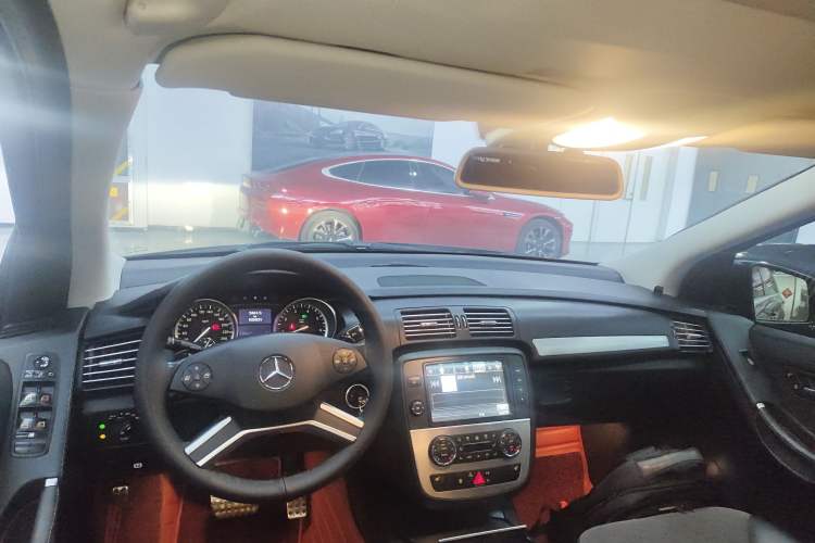 Used Mercedes-Benz R-Class 2014 R 320 4MATIC Business Model Center Console
