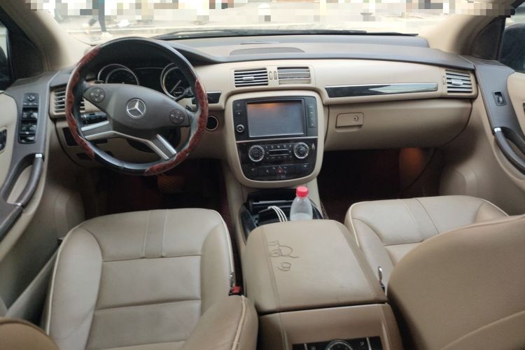 Used Mercedes-Benz R-Class 2014 R 320 4MATIC Luxury Model Center Console