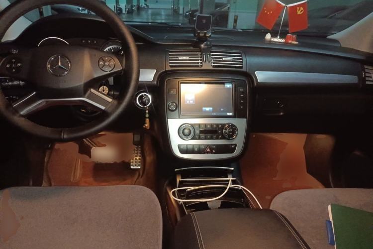 Used Mercedes-Benz R-Class 2014 R 320 4MATIC Business Model Center Console