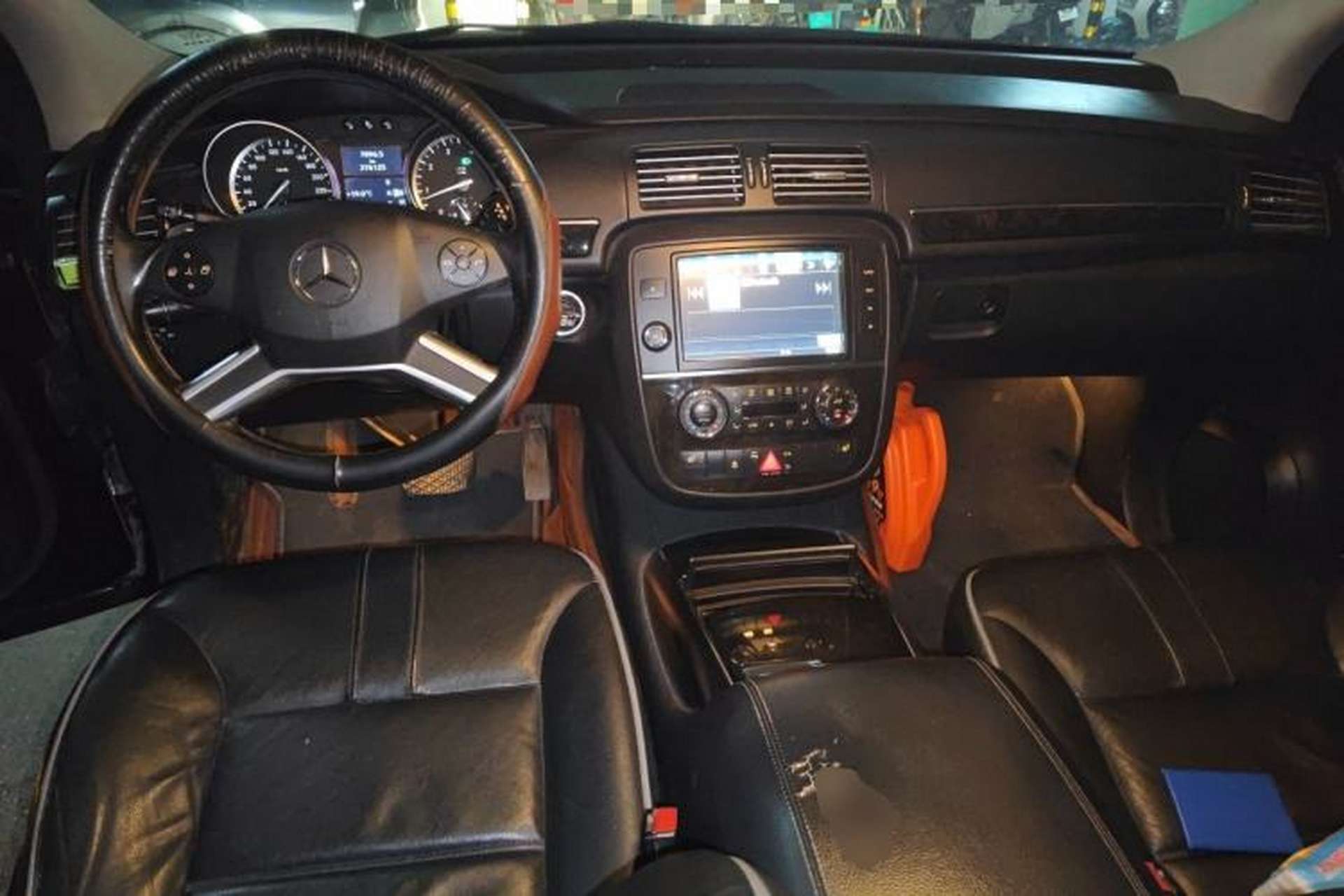 Used Mercedes-Benz R-Class 2014 R 400 4MATIC Business Model Center Console