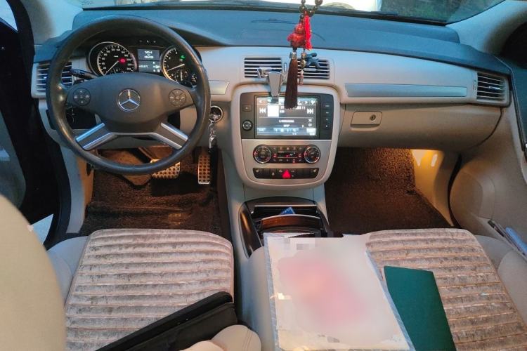 Used Mercedes-Benz R-Class 2014 R 320 4MATIC Business Model Center Console