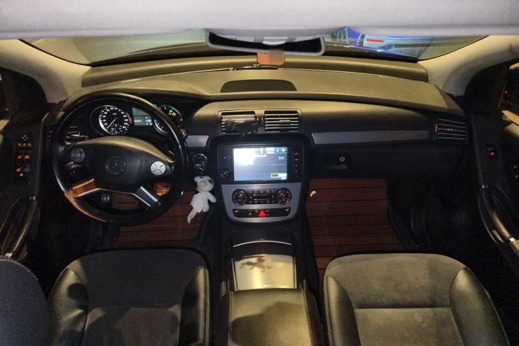 Used Mercedes-Benz R-Class 2014 R 320 4MATIC Business Model Center Console