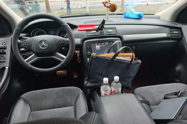 Used Mercedes-Benz R-Class 2014 R 320 4MATIC Business Model Center Console