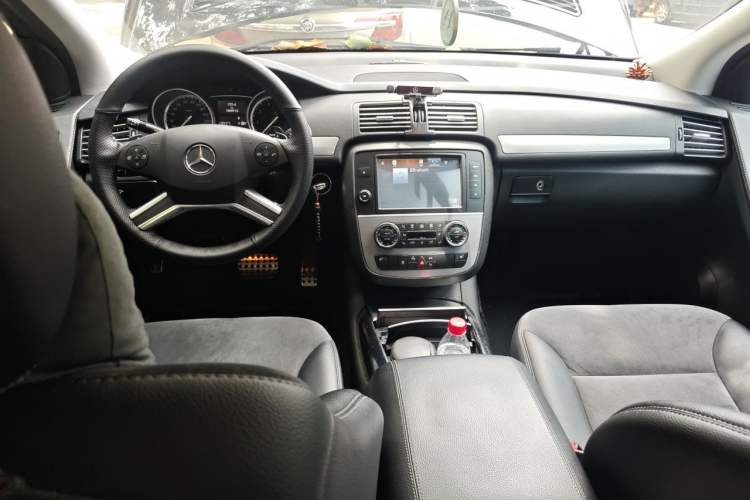 Used Mercedes-Benz R-Class 2014 R 320 4MATIC Business Model Center Console