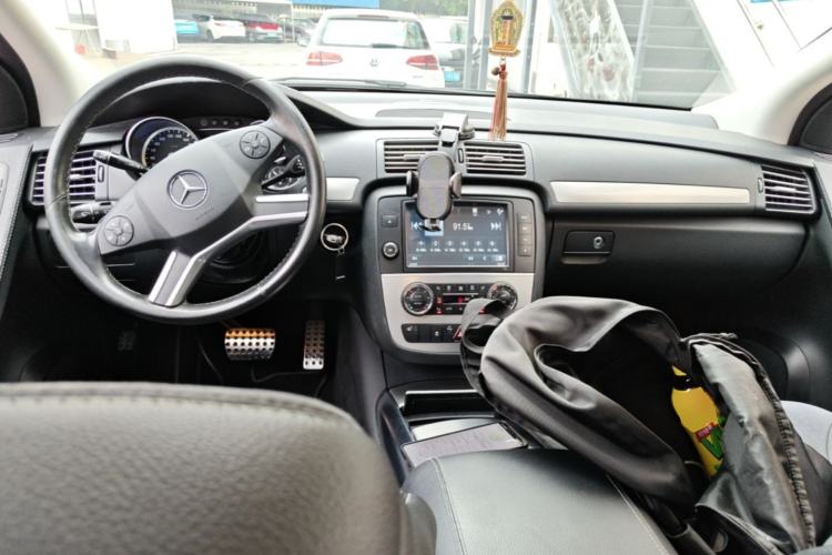 Used Mercedes-Benz R-Class 2014 R 320 4MATIC Business Model Center Console