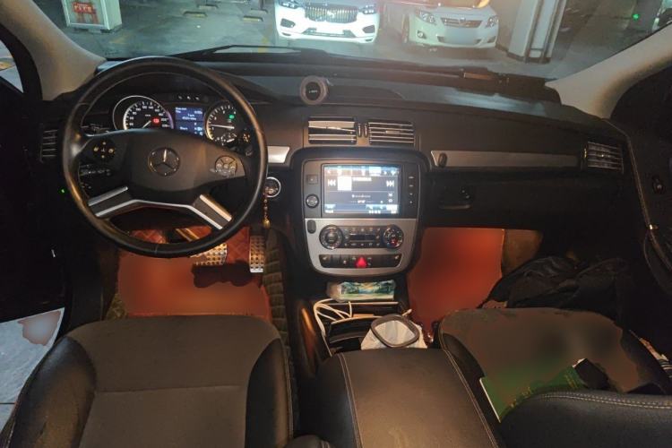 Used Mercedes-Benz R-Class 2014 R 320 4MATIC Business Model Center Console