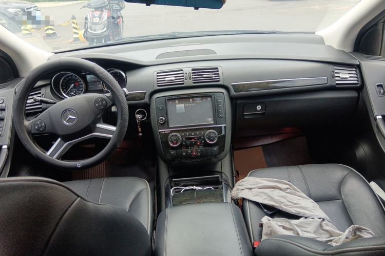 Used Mercedes-Benz R-Class 2014 R 400 4MATIC Business Model Center Console