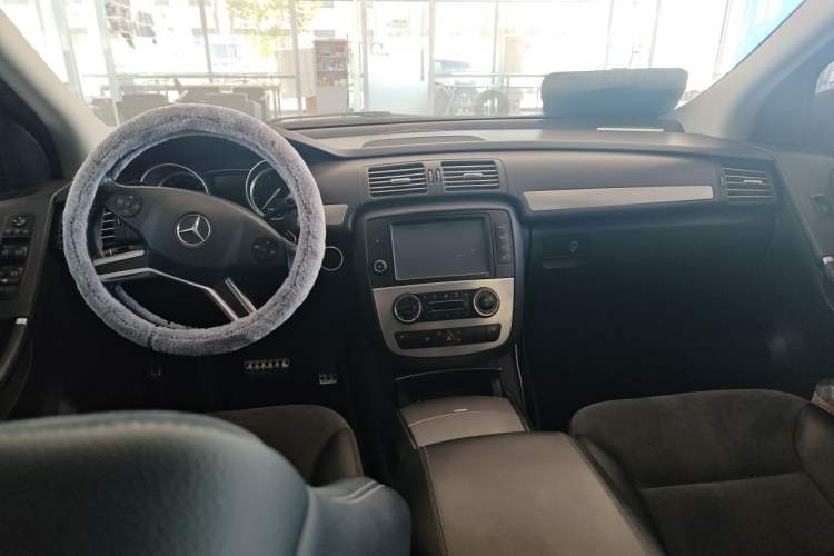 Used Mercedes-Benz R-Class 2014 R 320 4MATIC Business Model Center Console