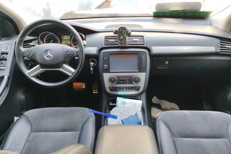 Used Mercedes-Benz R-Class 2014 R 320 4MATIC Business Model Center Console