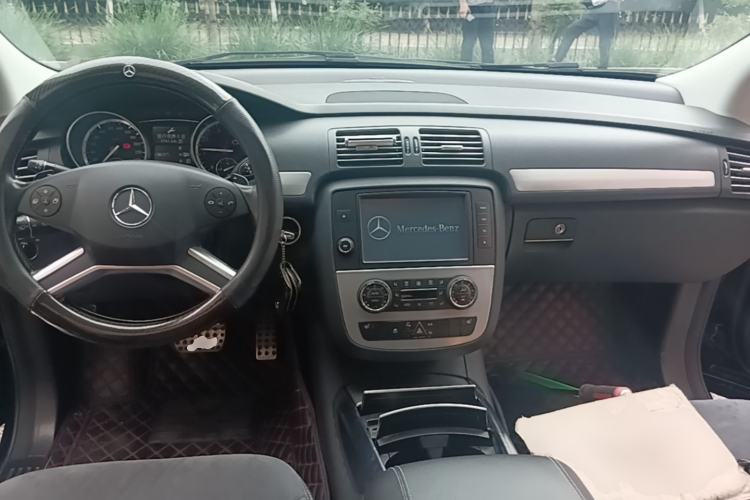 Used Mercedes-Benz R-Class 2014 R 320 4MATIC Business Model Center Console