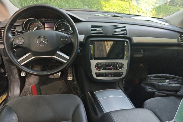 Used Mercedes-Benz R-Class 2014 R 320 4MATIC Business Model Center Console