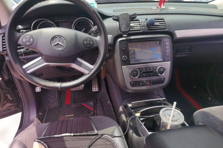 Used Mercedes-Benz R-Class 2014 R 320 4MATIC Luxury Model Center Console