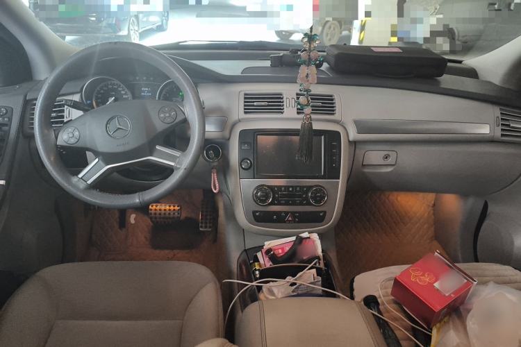 Used Mercedes-Benz R-Class 2014 R 320 4MATIC Business Model Center Console